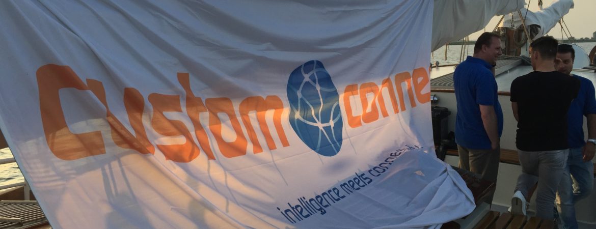 Custom Connect vlag op De Titaan